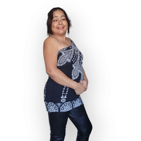 Studio Y Black and White One-Shoulder Tank Top - Picture 11 of 14